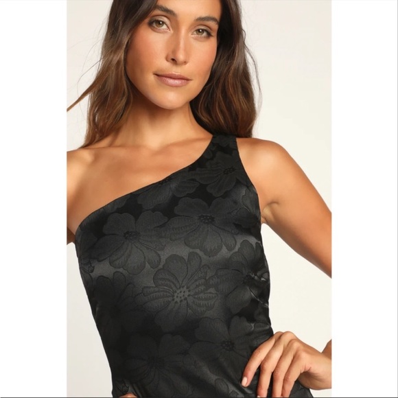 NWOT Lulus Chasing Desire Black Satin Jacquard One-Shoulder Maxi Dress Medium - Picture 2 of 11